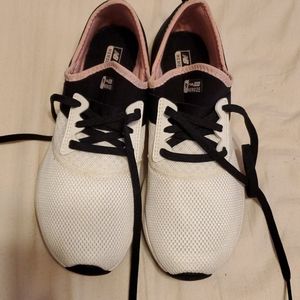 Women New Balance memory sole sneaker